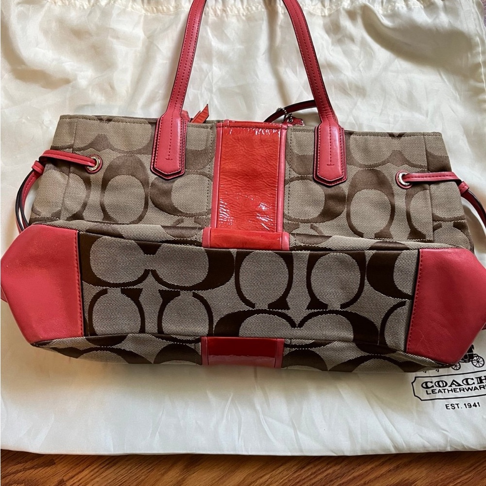 Coach - Picture 2 of 4